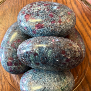 Ruby in kyanite gallets