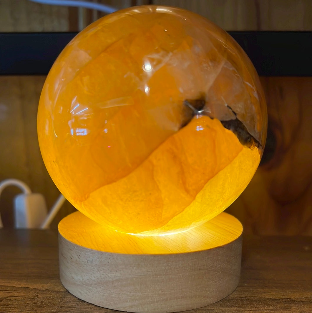 Sphere stand with light
